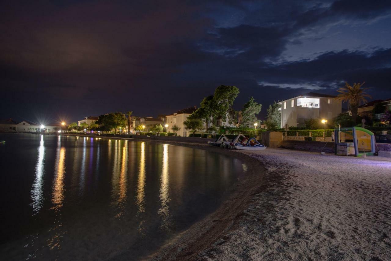 Beachfront Apartments Don Kastela Exterior photo