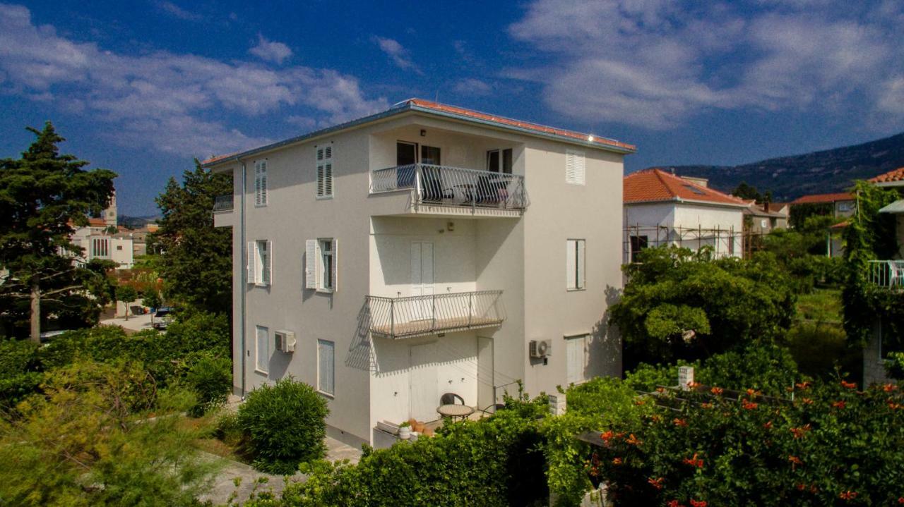 Beachfront Apartments Don Kastela Exterior photo