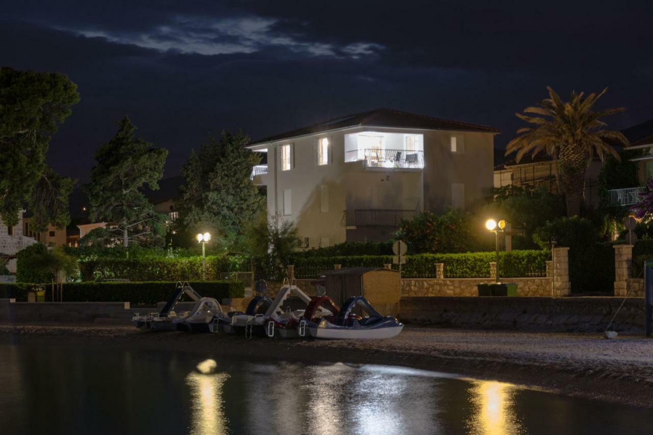 Beachfront Apartments Don Kastela Exterior photo