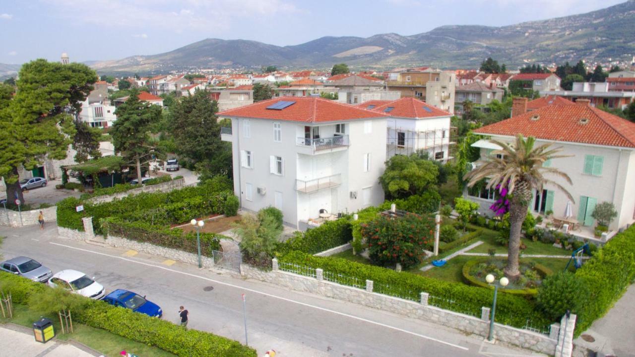 Beachfront Apartments Don Kastela Exterior photo