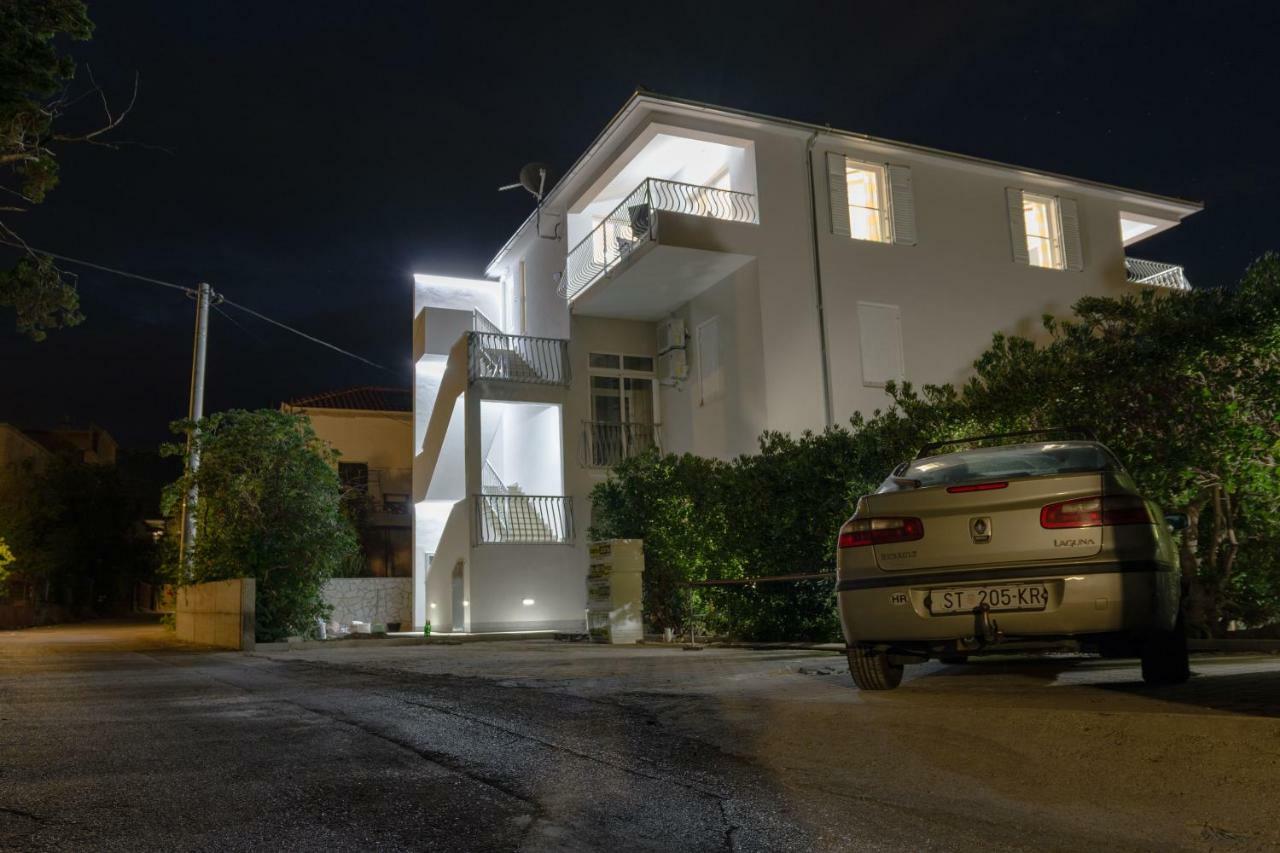 Beachfront Apartments Don Kastela Exterior photo